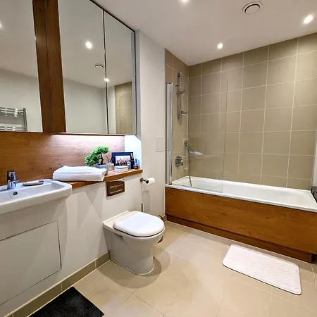 Modern London Apartment Near Greenwich - Rooftop City View Exterior photo