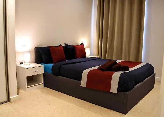 Modern London Apartment Near Greenwich - Rooftop City View